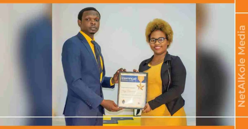 certificat de formatrice en communication remis par l'isc à angy desravines