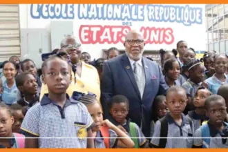 l'ambassadeur dennis francis a visité l’École nationale république des etats unis (1)