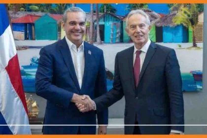 tony blair discute avec le président abinader de la médiation entre la république dominicaine et haïti