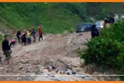 un glissement de terrain bloque la route nationale numéro 7 reliant les cayes à jérémie