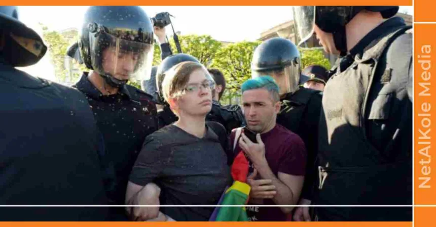 russie lgbt la police fait une descente dans les clubs gays de moscou