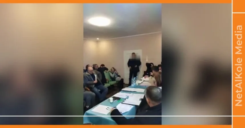 ukraine un parlementaire lance des grenades lors d'une réunion, tuant 26 personnes